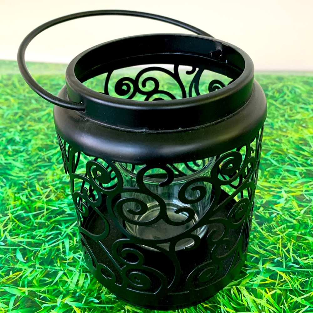 FREE WITH PURCHASE******
Yankee Candle Co. votive candle holder lantern, EUC
